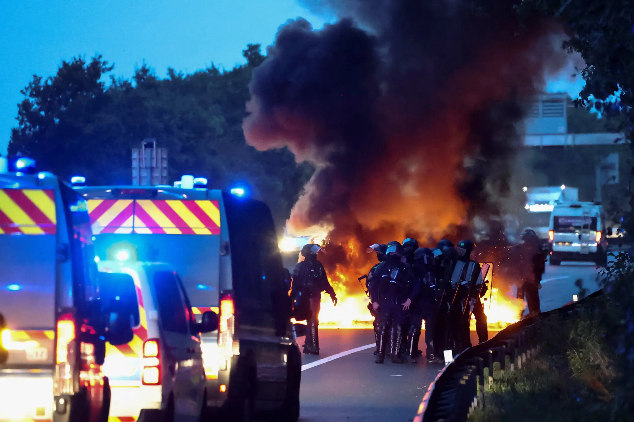 Франція на порозі нової соціальної зими: «Bloquons Tout» зустрічає прем’єра Лекорню